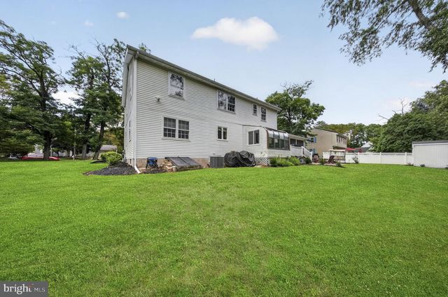 11 RIVERVIEW DR, Ewing, NJ 08628