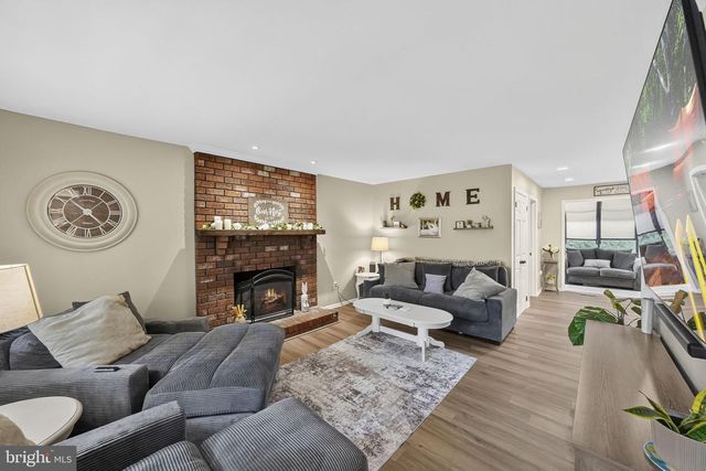 11 RIVERVIEW DR, Ewing, NJ 08628
