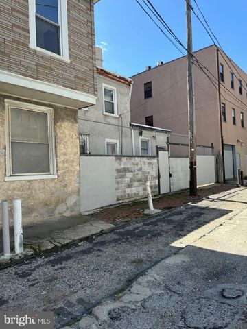 332 N 10TH ST, Philadelphia, PA 19107