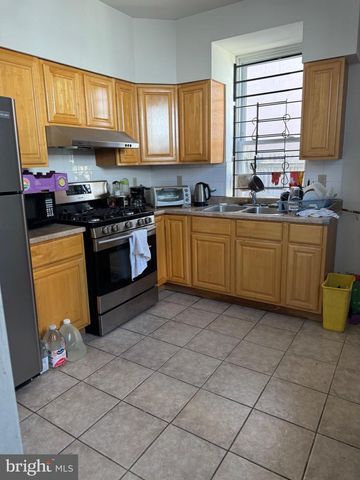 332 N 10TH ST, Philadelphia, PA 19107