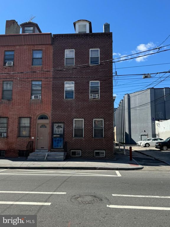 332 N 10TH ST, Philadelphia, PA 19107