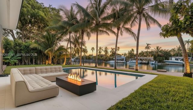 550 S Shore Dr, Miami Beach, FL 33141