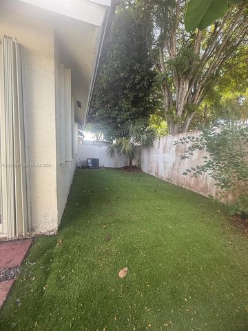 1004 San Remo Cir, Homestead, FL 33035