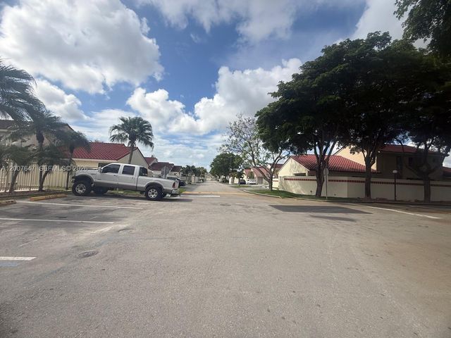 1004 San Remo Cir, Homestead, FL 33035