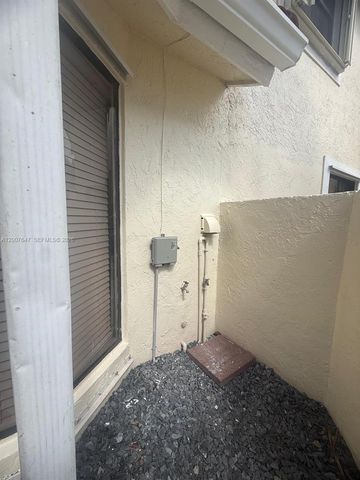 1004 San Remo Cir, Homestead, FL 33035