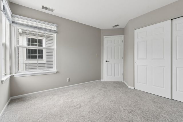 1479 Walnut Hill Avenue, St. Charles, IL 60174