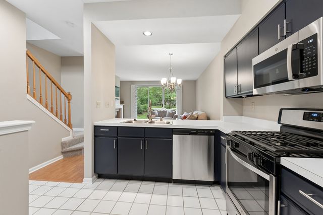 1479 Walnut Hill Avenue, St. Charles, IL 60174