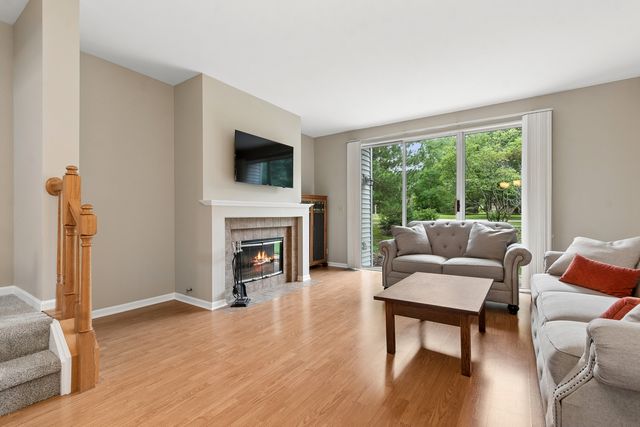 1479 Walnut Hill Avenue, St. Charles, IL 60174