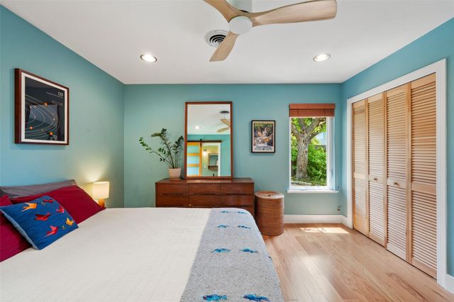 102 E Crestland DR, Austin, TX 78752