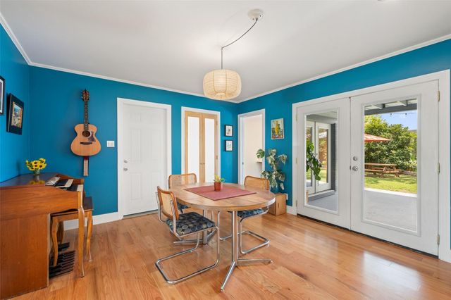 102 E Crestland DR, Austin, TX 78752