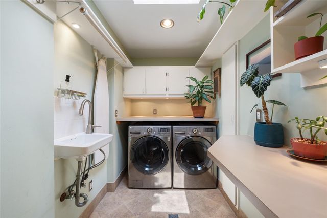 102 E Crestland DR, Austin, TX 78752