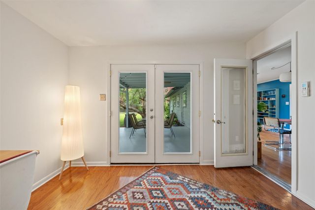 102 E Crestland DR, Austin, TX 78752