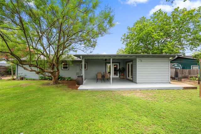 102 E Crestland DR, Austin, TX 78752