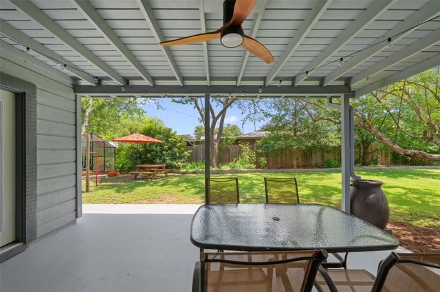 102 E Crestland DR, Austin, TX 78752