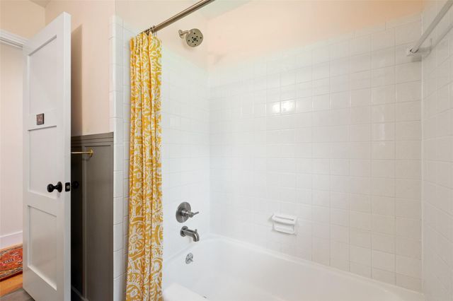 102 E Crestland DR, Austin, TX 78752