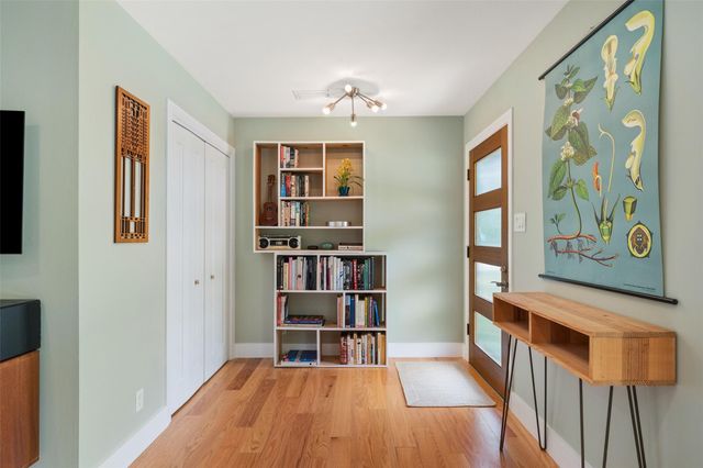 102 E Crestland DR, Austin, TX 78752