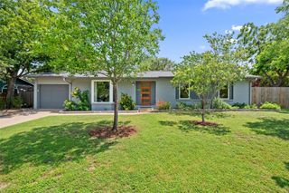 102 E Crestland DR, Austin, TX 78752