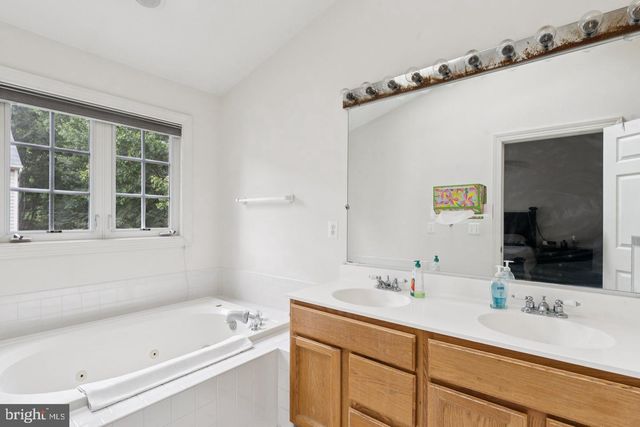 4322 THOMAS BRIGADE LN, Fairfax, VA 22033