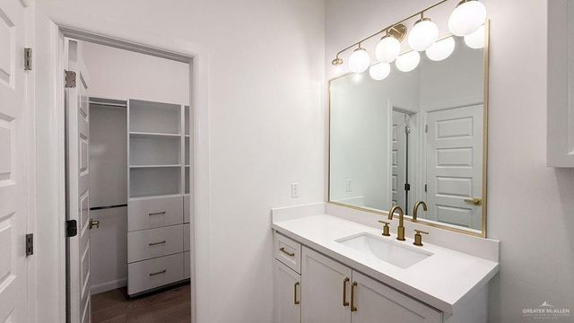 2401 E Tamarindo Street, Hidalgo, TX 78557