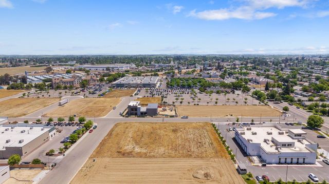 1959 Morgan Drive, Kingsburg, CA 93631