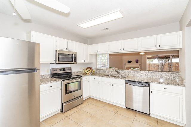 4637 Feathercrest Drive, Fort Worth, TX 76137