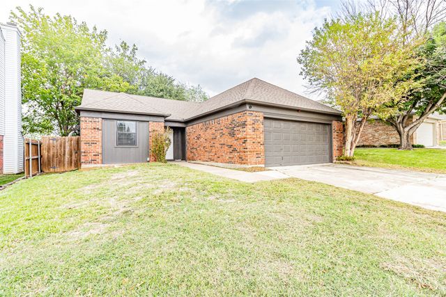 4637 Feathercrest Drive, Fort Worth, TX 76137