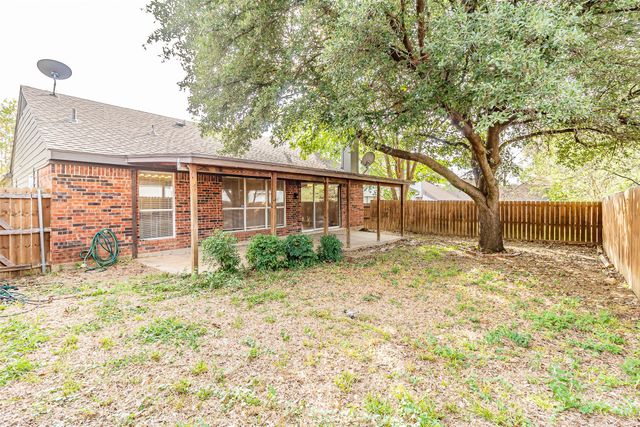 4637 Feathercrest Drive, Fort Worth, TX 76137