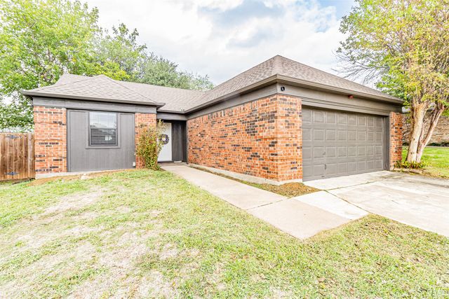 4637 Feathercrest Drive, Fort Worth, TX 76137