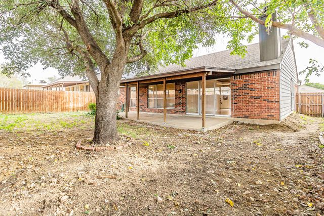 4637 Feathercrest Drive, Fort Worth, TX 76137