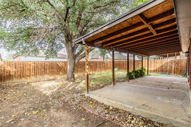 4637 Feathercrest Drive, Fort Worth, TX 76137