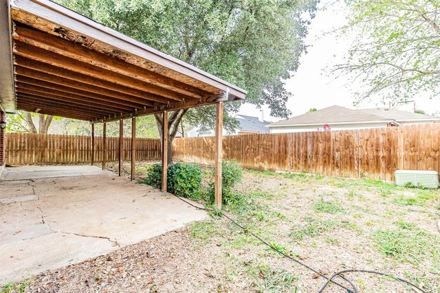 4637 Feathercrest Drive, Fort Worth, TX 76137