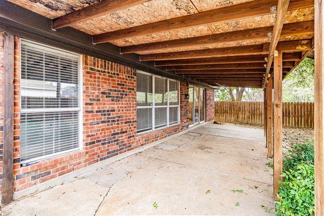 4637 Feathercrest Drive, Fort Worth, TX 76137