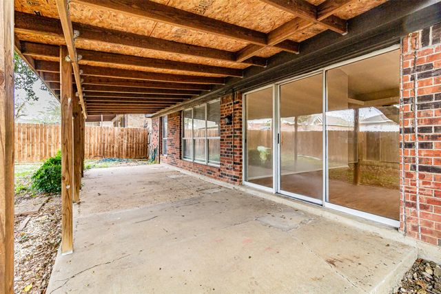 4637 Feathercrest Drive, Fort Worth, TX 76137