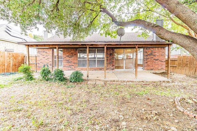 4637 Feathercrest Drive, Fort Worth, TX 76137