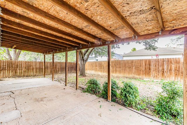 4637 Feathercrest Drive, Fort Worth, TX 76137