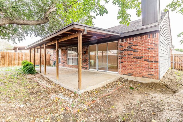 4637 Feathercrest Drive, Fort Worth, TX 76137