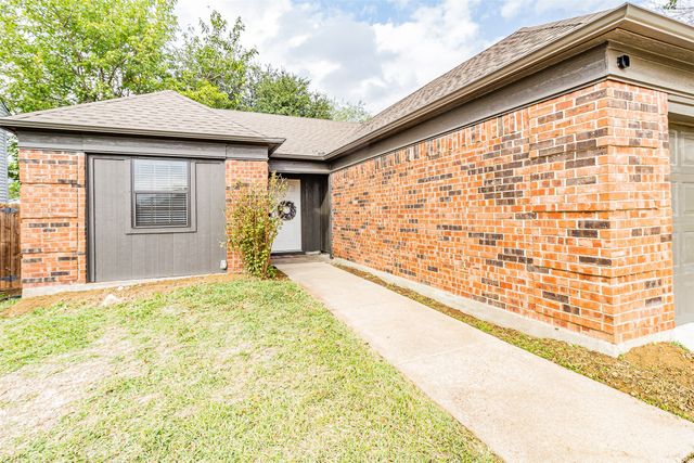 4637 Feathercrest Drive, Fort Worth, TX 76137