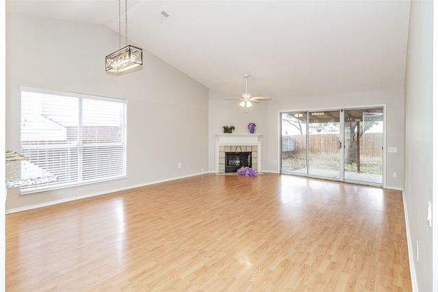 4637 Feathercrest Drive, Fort Worth, TX 76137