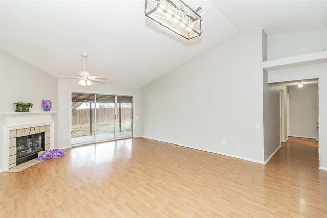 4637 Feathercrest Drive, Fort Worth, TX 76137