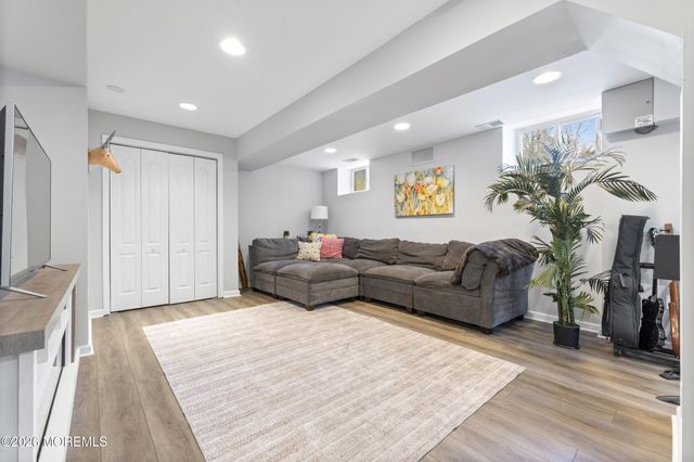 186 Tyrpak Road, Howell, NJ 07731