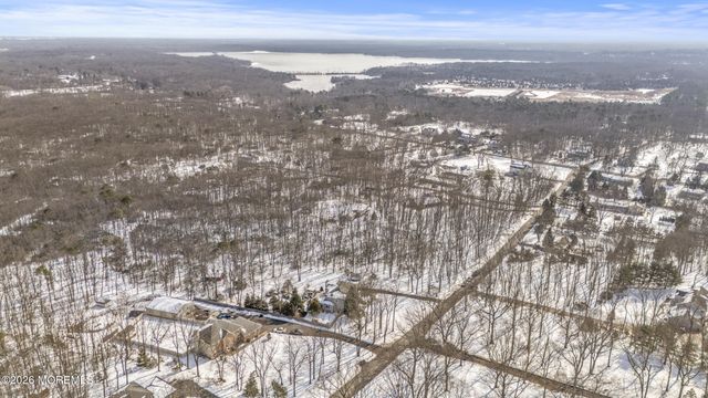 186 Tyrpak Road, Howell, NJ 07731