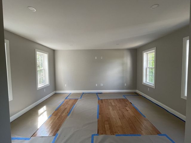 1 Old Fall River Rd, Dartmouth, MA 02747