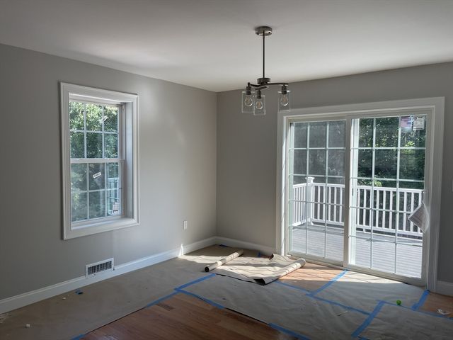 1 Old Fall River Rd, Dartmouth, MA 02747