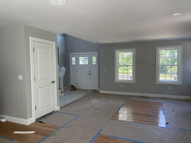 1 Old Fall River Rd, Dartmouth, MA 02747