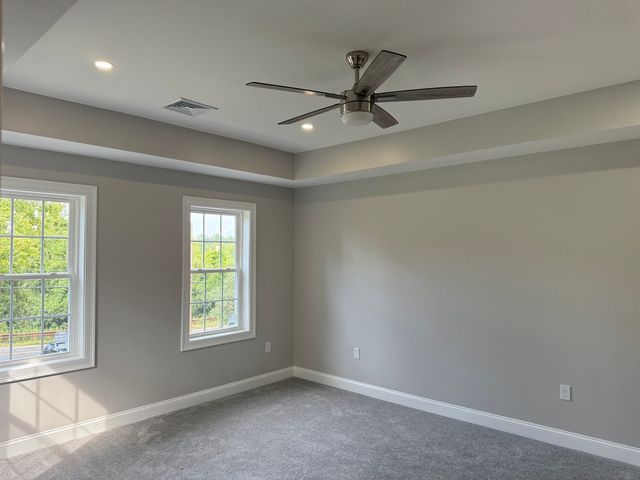 1 Old Fall River Rd, Dartmouth, MA 02747