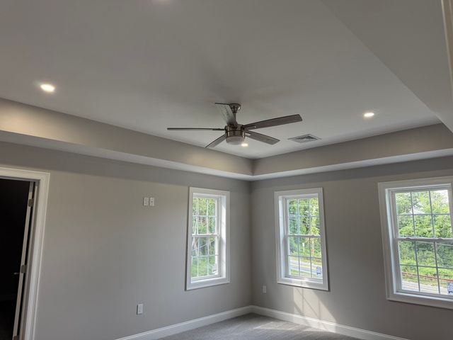 1 Old Fall River Rd, Dartmouth, MA 02747