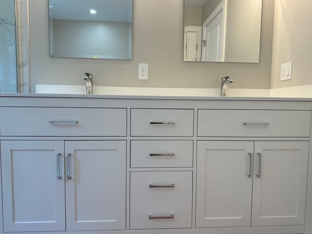 1 Old Fall River Rd, Dartmouth, MA 02747