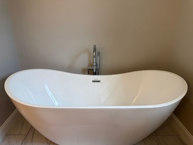 1 Old Fall River Rd, Dartmouth, MA 02747