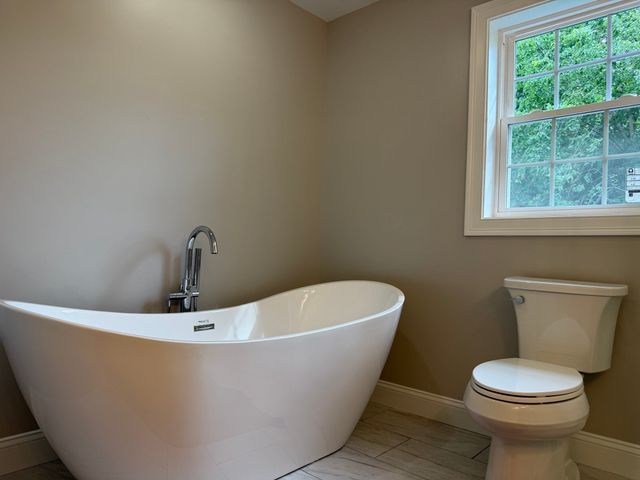 1 Old Fall River Rd, Dartmouth, MA 02747