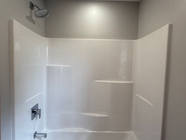 1 Old Fall River Rd, Dartmouth, MA 02747